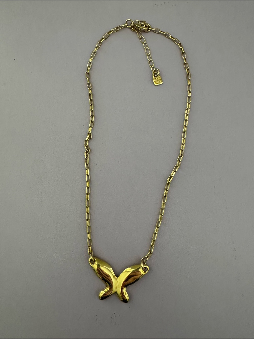 Uno de 50 BUTTERFLY EFFECT Pendant Gold Plated Chain Link Necklace Pre-Owned EUC